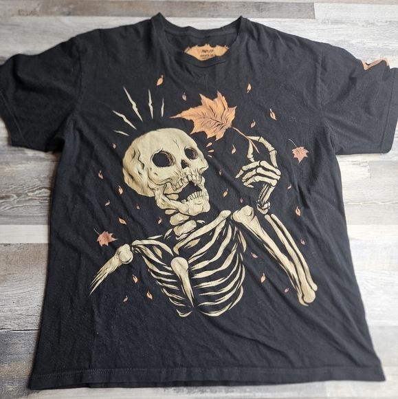 Seventh ink Mapled Large Black tshirt Skeleton with leaf Haunted Collection - Picture 1 of 8